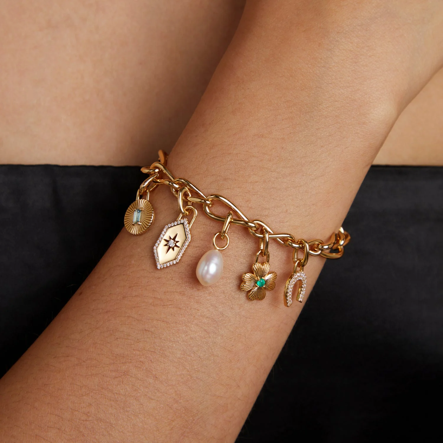 Horseshoe Clip Charm in Gold - Image 4